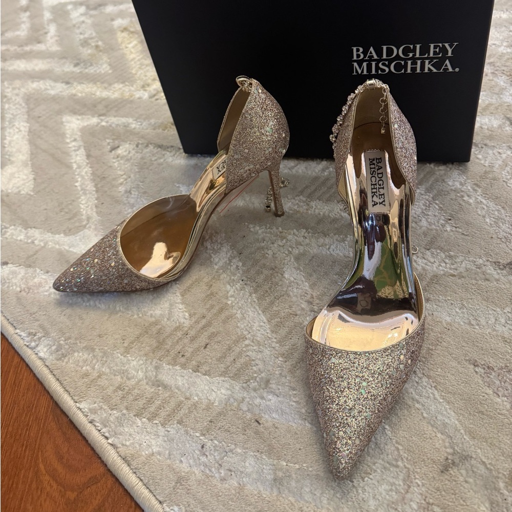 NEW - Badgley Mischka Sparkling Heels - Gold